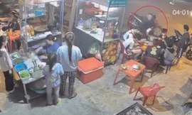 CLIP: Người đàn ông đánh tới tấp bé trai giữa đường ở Bình Định