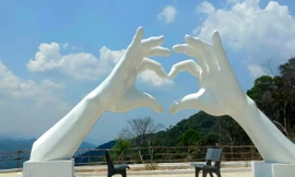 Vụ xã nghèo chi gần 500 triệu xây tượng 2 cánh tay: Yêu cầu kiểm điểm trách nhiệm