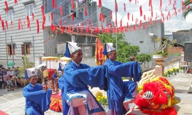 Người dân tấp nập về dự lễ nhớ ơn Bà đỡ ở Bình Định