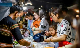 Chen chân thưởng thức ẩm thực ở phố biển Quy Nhơn 