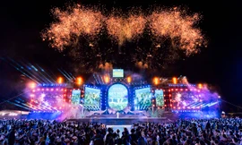 Biển người đổ về Quy Nhơn 'cháy' hết mình cùng đêm khai mạc du lịch hè