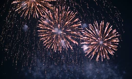 Vạn người mê say ‘đại tiệc’ pháo hoa bên bờ biển Quy Nhơn 