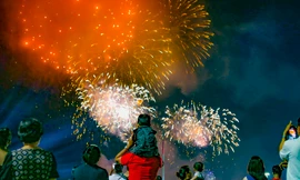 Bình Định trình diễn ánh sáng và bắn pháo hoa trong đêm giao thừa