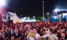 Biển người đổ về tuần lễ văn hóa ở Bình Định