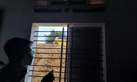 Nền đường cao hơn nhà dân cả mét ở Bình Định