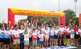 Hơn 1.000 'bước chân xanh' góp quỹ xóa nhà tạm, nhà dột nát