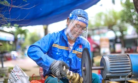 Tò mò nghề đánh bóng 'báu vật' mỗi năm một lần 