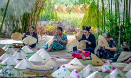 Nghề chằm nón ngựa hơn 300 năm ở Bình Định thành di sản quốc gia 