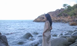 Nhiều người tìm đến 'bãi tắm Hoàng Hậu' 