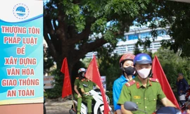Ra quân 5 đội hình tuyên truyền hưởng ứng Ngày Pháp luật Việt Nam