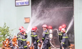 7 giờ căng mình dập lửa tại khu công nghiệp ở Bình Định