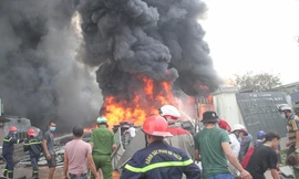 Cháy lớn tại Bình Định, lửa khói bốc cao cả trăm mét