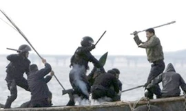 Ngư dân Trung Quốc dùng dao và gậy sắt chống trả Lực lượng Bảo vệ Bờ biển Hàn Quốc