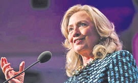 Bà Clinton diễn thuyết kiếm bộn tiền