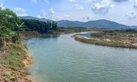 Sông lấn làng, dân thấp thỏm lo âu khi mùa mưa lũ đến