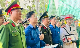 Truy tặng Huy hiệu Tuổi trẻ dũng cảm cho chiến sĩ hy sinh khi làm nhiệm vụ