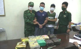 Vận chuyển thuê 10kg ma túy đá để lấy 150 triệu tiền công