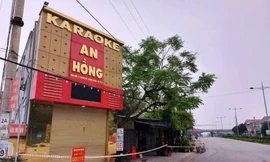 4 nhân viên phục vụ quán karaoke mắc COVID-19, 400 người là F1