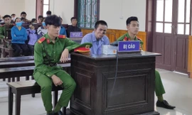 Cầm dao chém chết hàng xóm, người đàn ông lĩnh hơn 16 năm tù