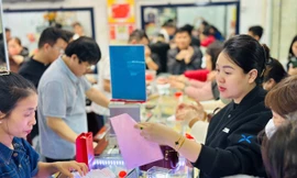 Tiệm vàng ngày Thần tài: Nơi chen chúc, chỗ vắng hoe