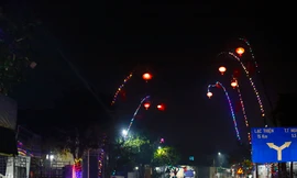 Đường quê Hà Tĩnh lung linh sắc màu cây nêu ngày Tết