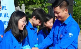 Trao thẻ đoàn viên cho 110 thanh niên ưu tú