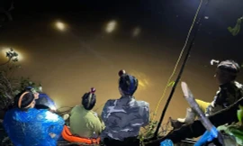 Hàng trăm người xuyên đêm tìm người phụ nữ ở Hà Tĩnh bị lũ cuốn trôi