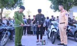 Triệu tập nhóm đối tượng mang dao, kiếm, vỏ chai hỗn chiến giữa phố