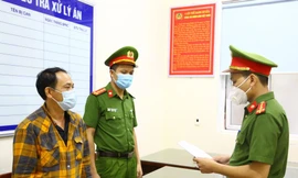 Khởi tố tài xế chống lệnh cảnh sát, chạy lùi tốc độ cao trên quốc lộ