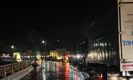 Ùn tắc nhiều giờ trên quốc lộ sau tai nạn