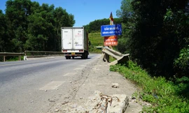 Xuất hiện biển cảnh báo “lạ” trên quốc lộ khiến tài xế hoang mang