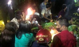 Hiện trường sới bạc trong rừng.