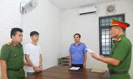 Gã trai trẻ đốt chuồng, hạ độc bò của người tình hơn 15 tuổi