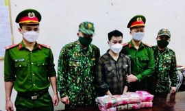 Bắt đối tượng 'ship' gần 8kg ma tuý đá 