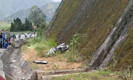 Nam tài xế tử vong cạnh xe máy trên quốc lộ