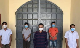 Phá sới bạc trong rừng sâu