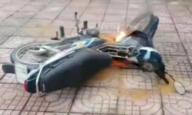 Thanh niên châm lửa đốt xe máy vì không xin được lỗi vi phạm