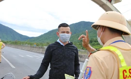 Nhiều công dân đi xe máy từ vùng dịch về, Hà Tĩnh chốt chặn ngay cửa ngõ 