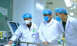 Lãnh đạo tỉnh Hà Tĩnh thăm hỏi, động viên chiến sĩ công an bị đâm trọng thương khi làm nhiệm vụ