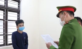 Lừa bán 12 ô tô ‘ảo’ để lấy tiền trả nợ cờ bạc 