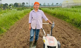 Cô gái bỏ phố về quê làm nông trại xanh trên đất hoang