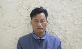 Trốn kiểm tra nồng độ, lái xe bỏ chạy khiến trung tá công an bị thương