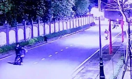 Mất 8 triệu vì 'bốc đầu' xe máy ở khu vực cơ quan công an 