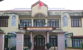 Tòa 'đau đầu' vì cặp vợ chồng ly hôn, đòi bắt hết cá dưới ao lên chia đôi