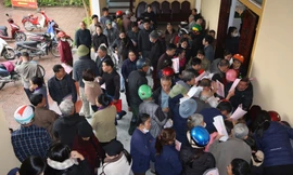 Hàng nghìn người đổ xô đi đăng ký biến động đất đai sau sáp nhập