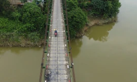 Cầu treo gần 30 năm tuổi xuống cấp, cấm ô tô lưu thông