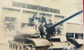 Giọt nước mắt dưới lá cờ giải phóng