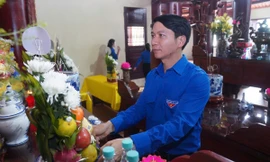 Bí thư thường trực T.Ư Đoàn dâng hương tại Khu tưởng niệm anh Lý Tự Trọng