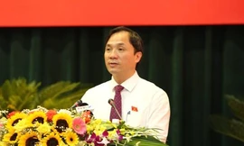 Ông Hoàng Trung Dũng phát biểu tại kỳ họp.