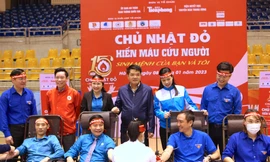 Chủ nhật Đỏ tại Hà Tĩnh: Giám đốc Công an tỉnh tham gia hiến máu